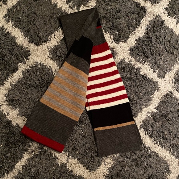 Chapter Club scarf - Picture 7 of 10